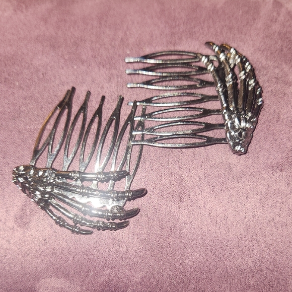 Accessories - Skeleton Hand Hair Clips - Silver